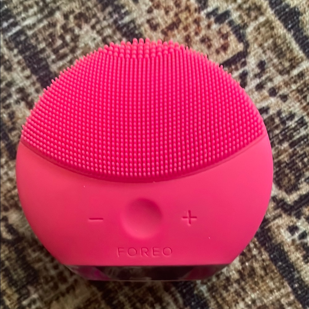FOREO Hot Pink Cleansing Device